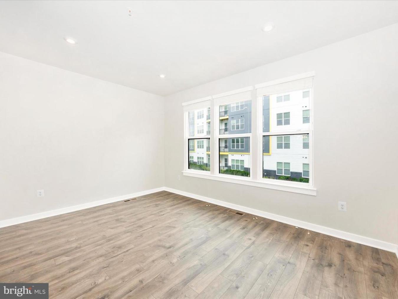 HYATTSVILLE, PRINCE GEORGES, 20782, United States, 2 Bedrooms Bedrooms, ,2 BathroomsBathrooms,Residential,For Sale,1945380