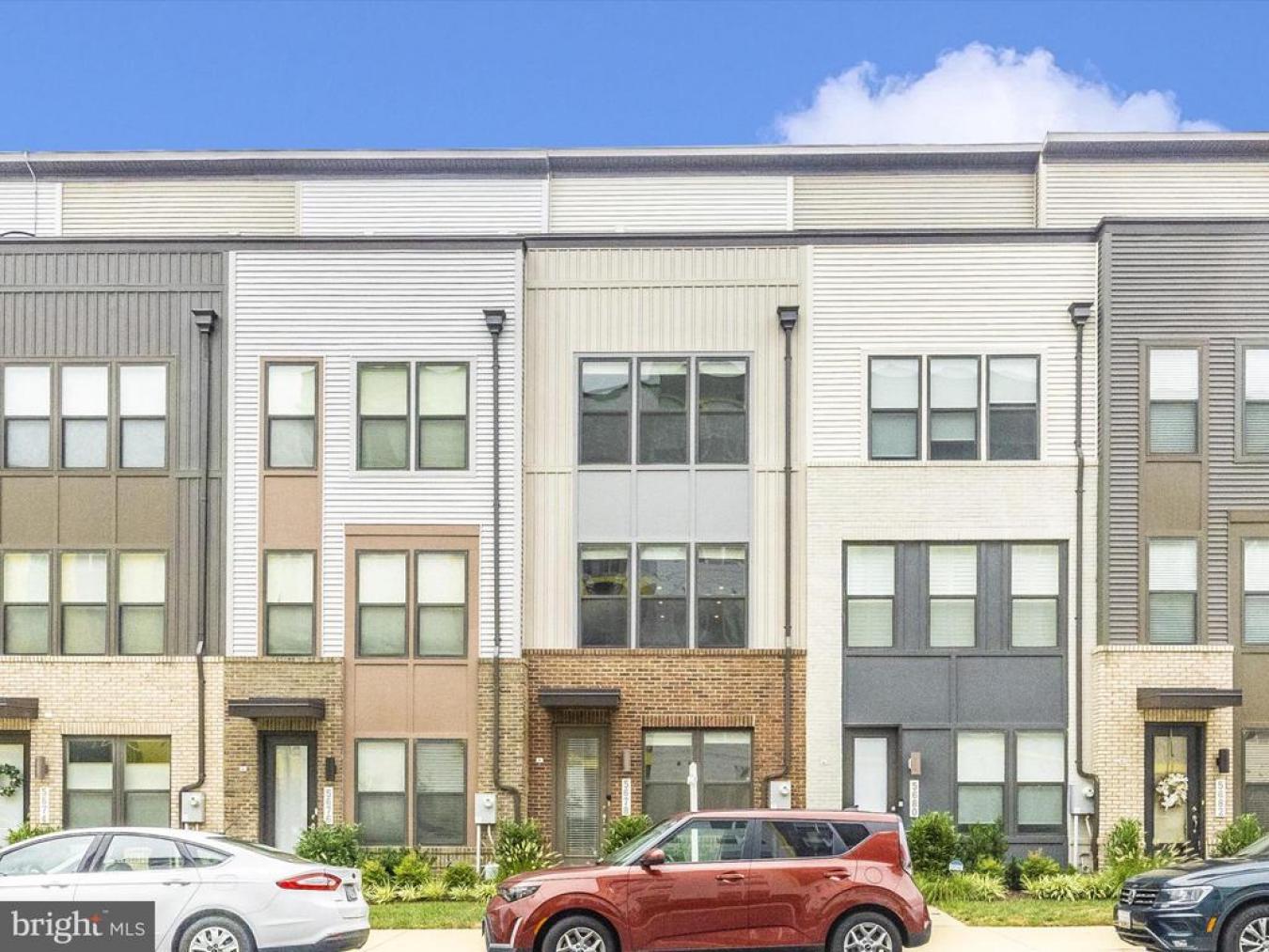 HYATTSVILLE, PRINCE GEORGES, 20782, United States, 2 Bedrooms Bedrooms, ,2 BathroomsBathrooms,Residential,For Sale,1945380