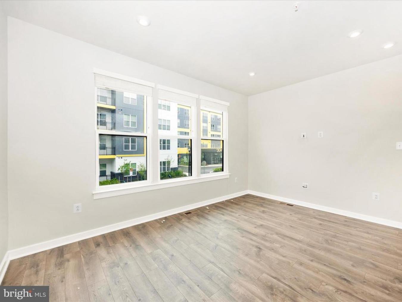 HYATTSVILLE, PRINCE GEORGES, 20782, United States, 2 Bedrooms Bedrooms, ,2 BathroomsBathrooms,Residential,For Sale,1945380