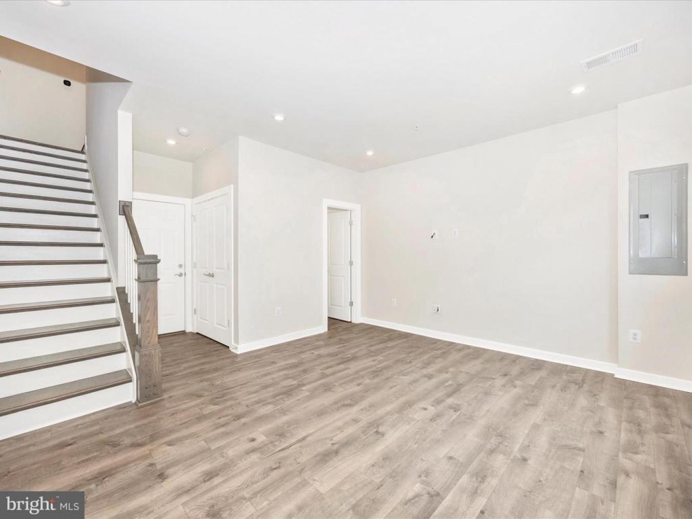 HYATTSVILLE, PRINCE GEORGES, 20782, United States, 2 Bedrooms Bedrooms, ,2 BathroomsBathrooms,Residential,For Sale,1945380