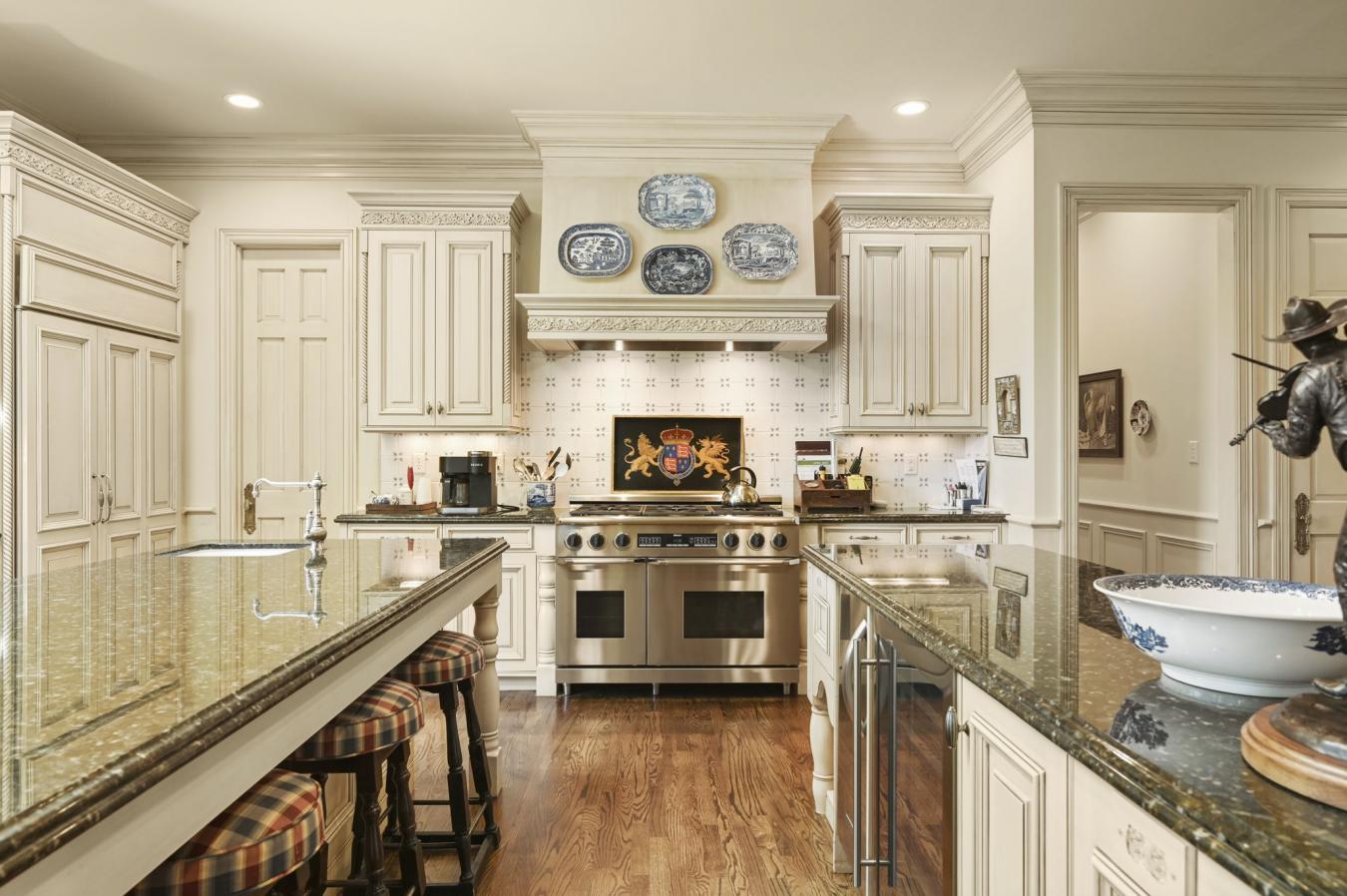 Colorado Springs, Colorado, 80904, United States, 7 Bedrooms Bedrooms, ,6 BathroomsBathrooms,Residential,For Sale,1945375