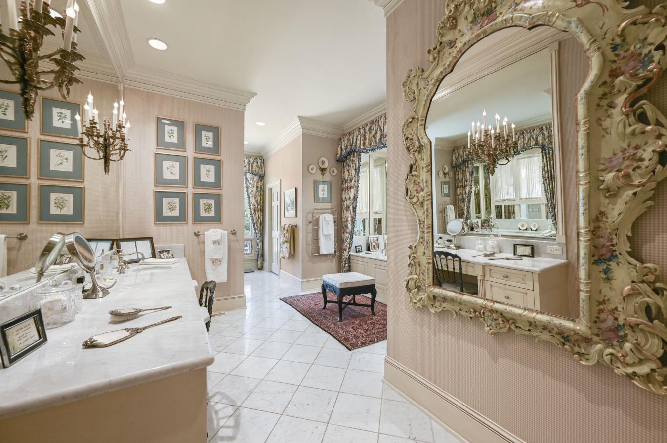 Colorado Springs, Colorado, 80904, United States, 7 Bedrooms Bedrooms, ,6 BathroomsBathrooms,Residential,For Sale,1945375