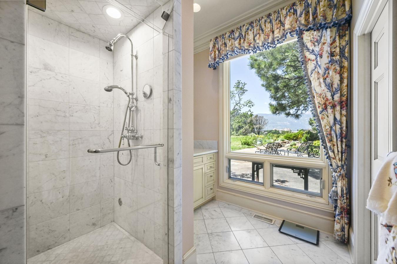 Colorado Springs, Colorado, 80904, United States, 7 Bedrooms Bedrooms, ,6 BathroomsBathrooms,Residential,For Sale,1945375