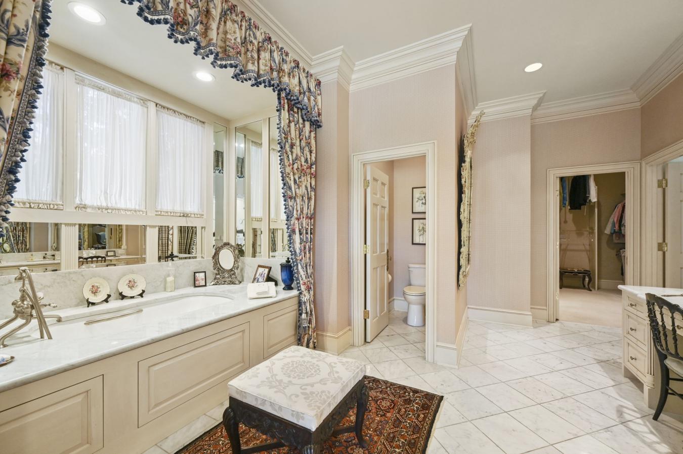 Colorado Springs, Colorado, 80904, United States, 7 Bedrooms Bedrooms, ,6 BathroomsBathrooms,Residential,For Sale,1945375