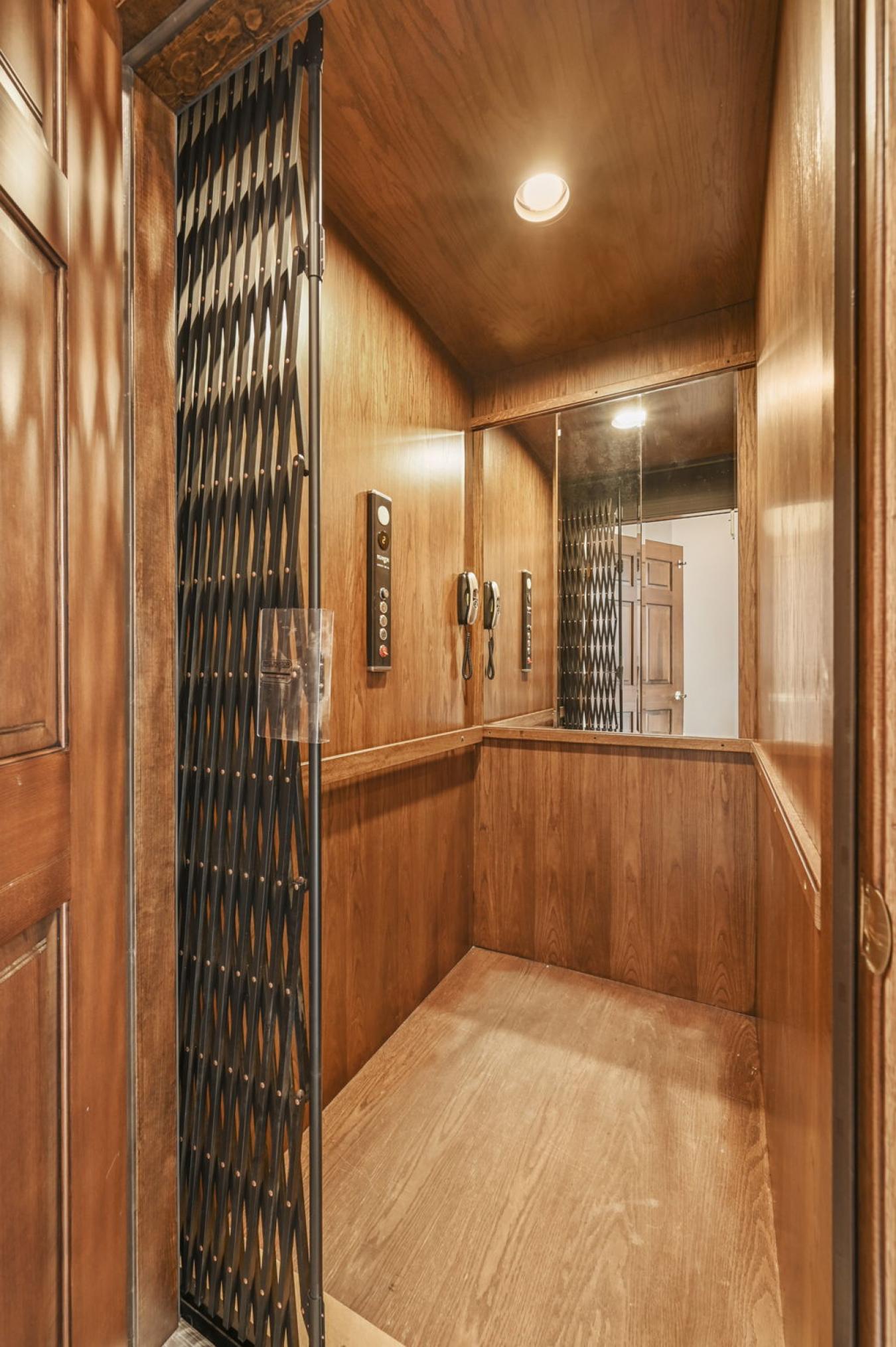 Colorado Springs, Colorado, 80904, United States, 7 Bedrooms Bedrooms, ,6 BathroomsBathrooms,Residential,For Sale,1945375