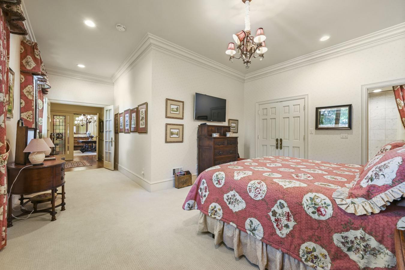 Colorado Springs, Colorado, 80904, United States, 7 Bedrooms Bedrooms, ,6 BathroomsBathrooms,Residential,For Sale,1945375