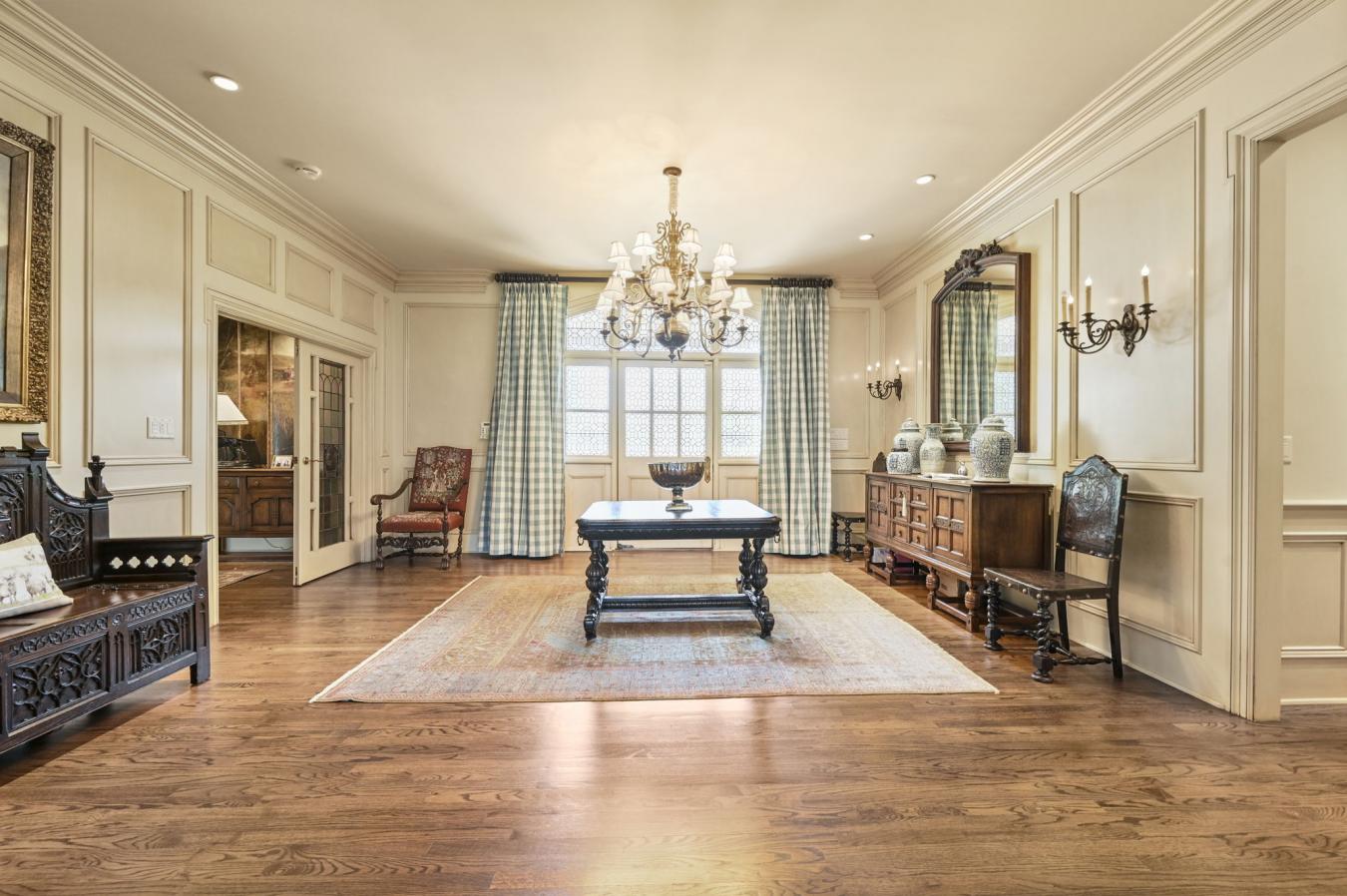 Colorado Springs, Colorado, 80904, United States, 7 Bedrooms Bedrooms, ,6 BathroomsBathrooms,Residential,For Sale,1945375