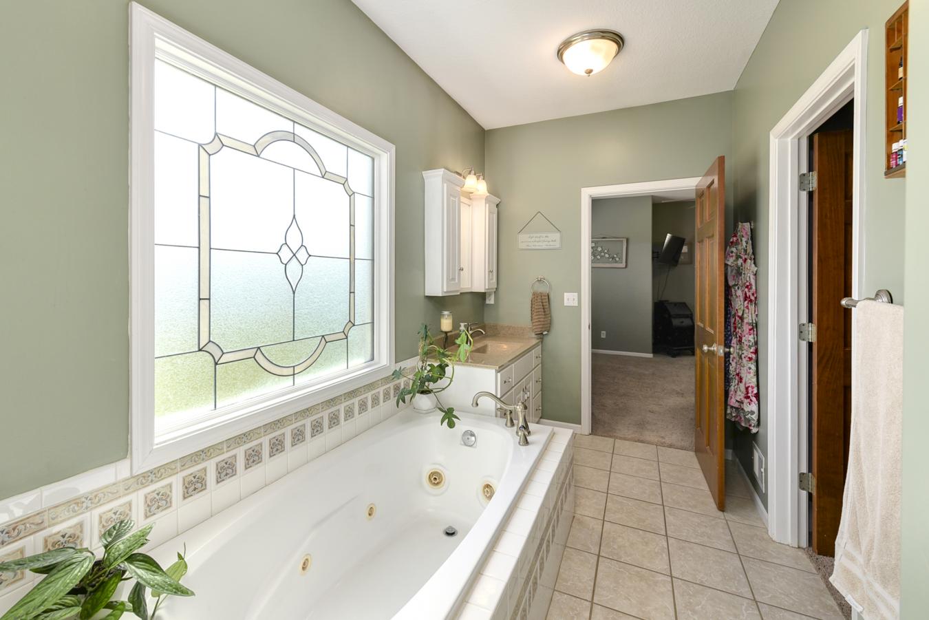 Leavenworth, Kansas, 66048, United States, 4 Bedrooms Bedrooms, ,4 BathroomsBathrooms,Residential,For Sale,1945685