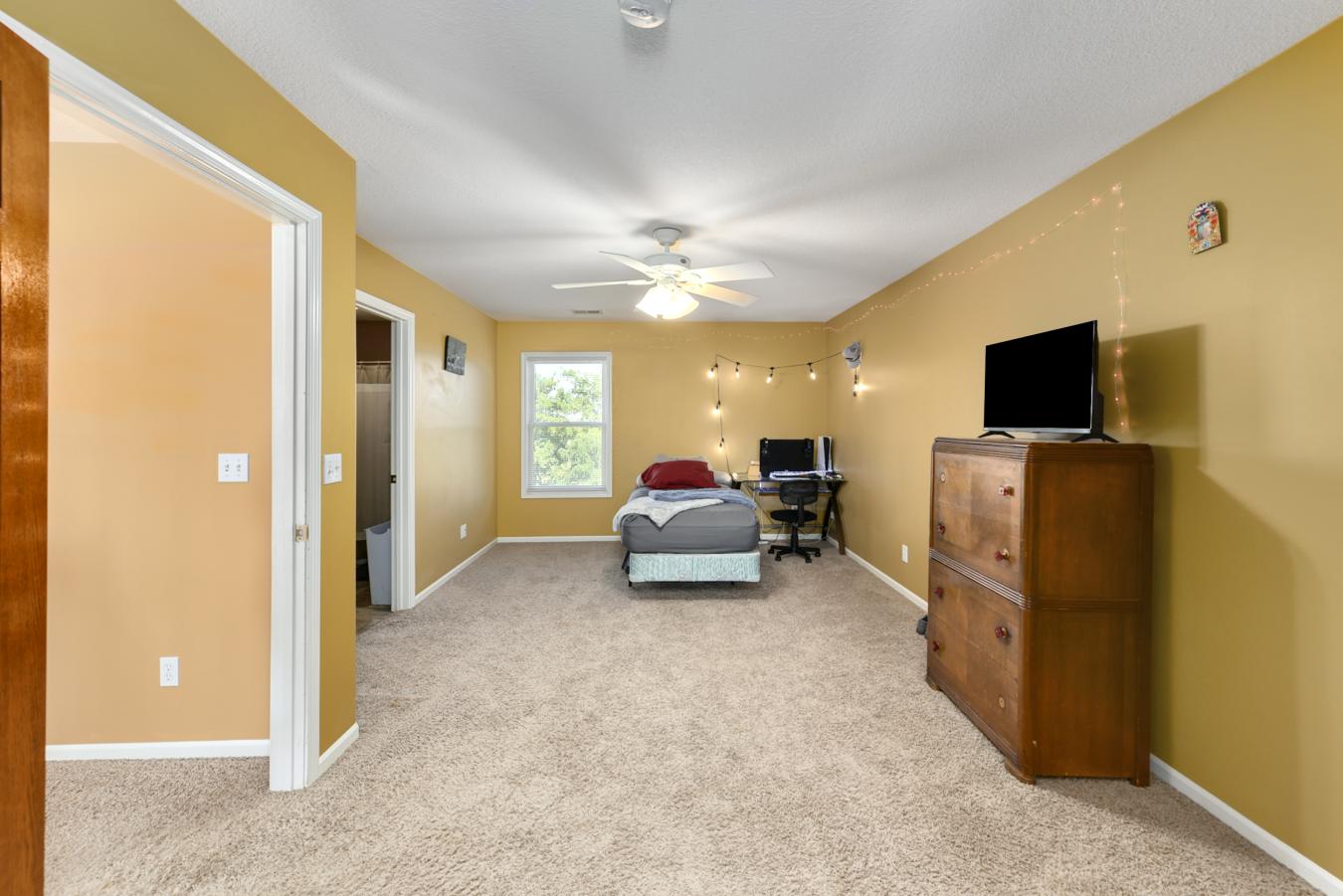 Leavenworth, Kansas, 66048, United States, 4 Bedrooms Bedrooms, ,4 BathroomsBathrooms,Residential,For Sale,1945685