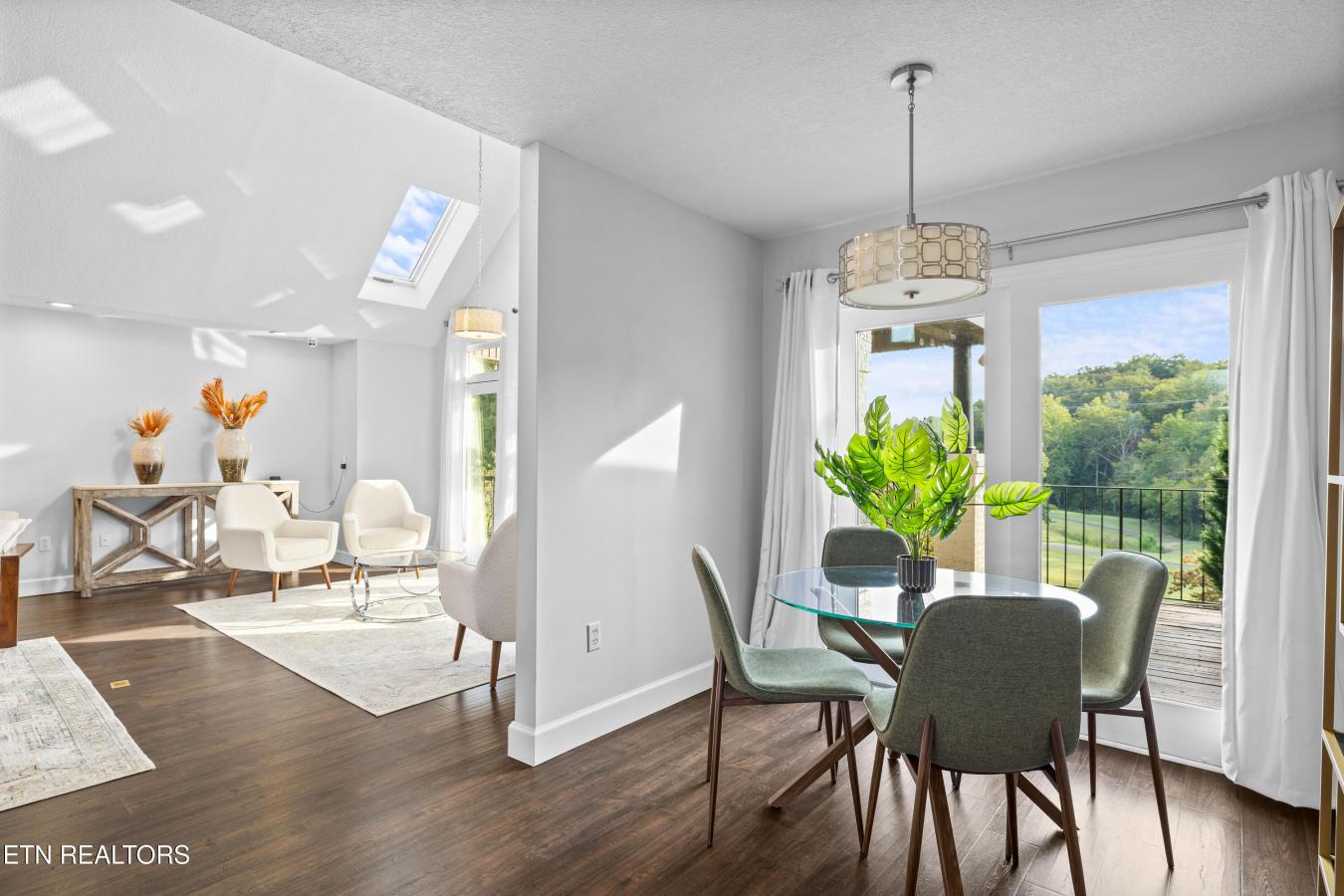 Sevierville, Sevier County - 27, 37876, United States, 5 Bedrooms Bedrooms, ,4 BathroomsBathrooms,Residential,For Sale,1959883