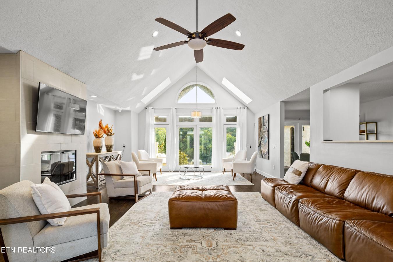 Sevierville, Sevier County - 27, 37876, United States, 5 Bedrooms Bedrooms, ,4 BathroomsBathrooms,Residential,For Sale,1959883