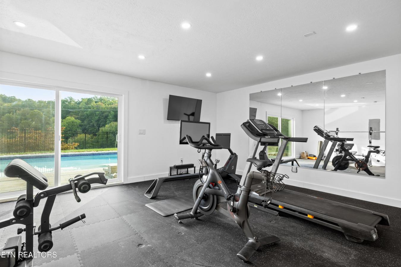 Sevierville, Sevier County - 27, 37876, United States, 5 Bedrooms Bedrooms, ,4 BathroomsBathrooms,Residential,For Sale,1959883