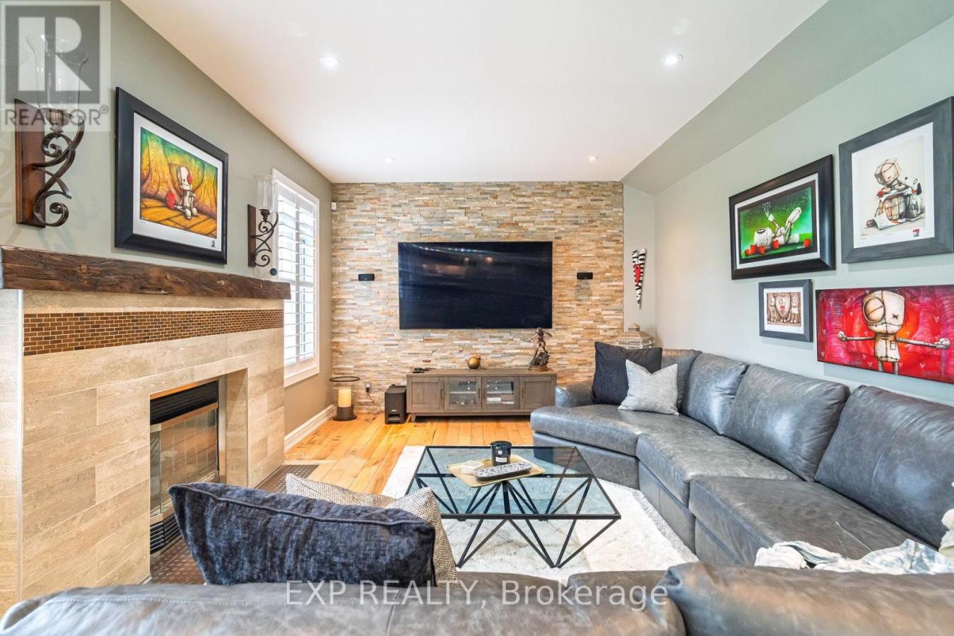 Ottawa, ON, K1V1H1, Canada, 3 Bedrooms Bedrooms, ,3 BathroomsBathrooms,Residential,For Sale,1946296