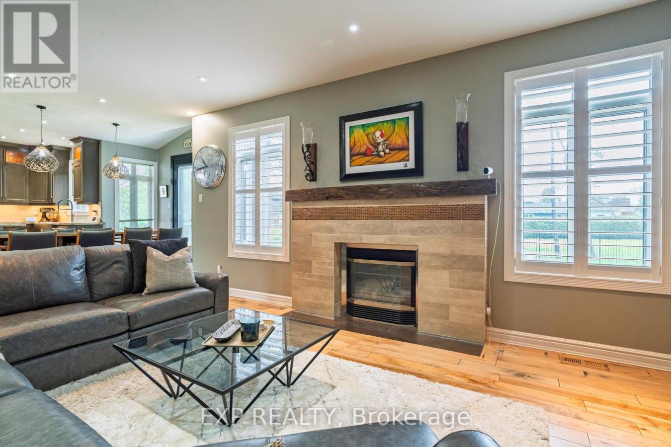 Ottawa, ON, K1V1H1, Canada, 3 Bedrooms Bedrooms, ,3 BathroomsBathrooms,Residential,For Sale,1946296