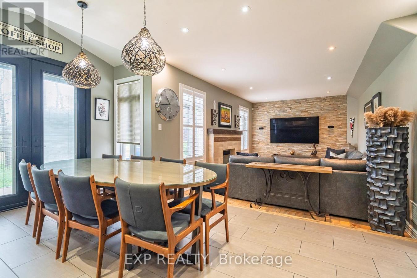 Ottawa, ON, K1V1H1, Canada, 3 Bedrooms Bedrooms, ,3 BathroomsBathrooms,Residential,For Sale,1946296