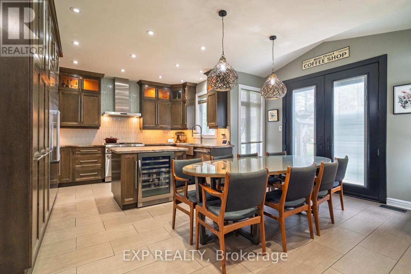 Ottawa, ON, K1V1H1, Canada, 3 Bedrooms Bedrooms, ,3 BathroomsBathrooms,Residential,For Sale,1946296