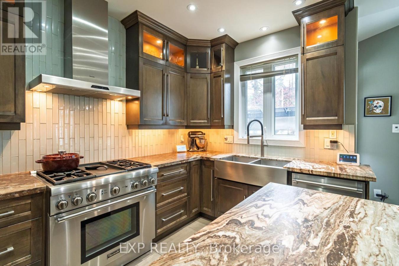 Ottawa, ON, K1V1H1, Canada, 3 Bedrooms Bedrooms, ,3 BathroomsBathrooms,Residential,For Sale,1946296