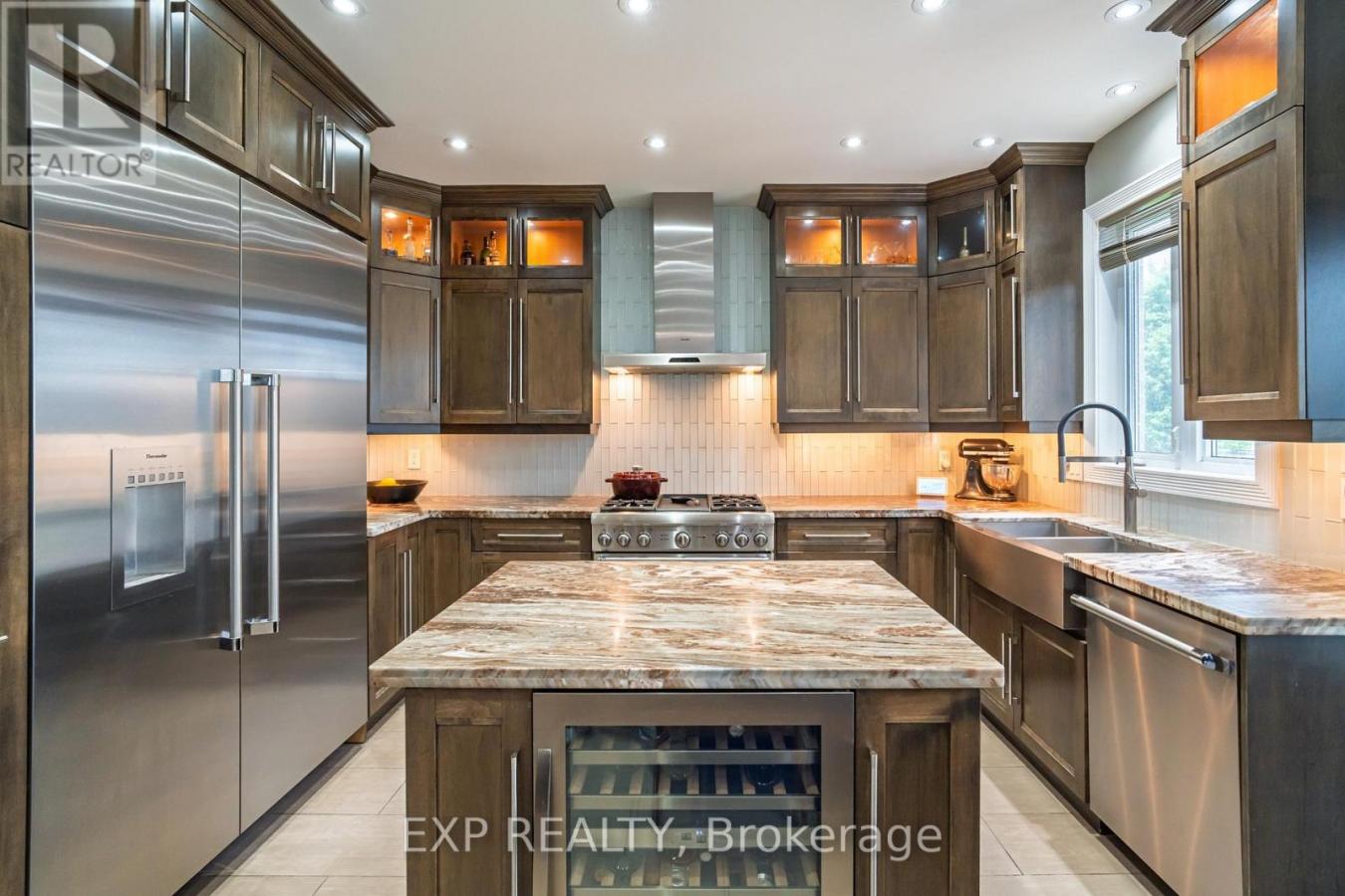 Ottawa, ON, K1V1H1, Canada, 3 Bedrooms Bedrooms, ,3 BathroomsBathrooms,Residential,For Sale,1946296