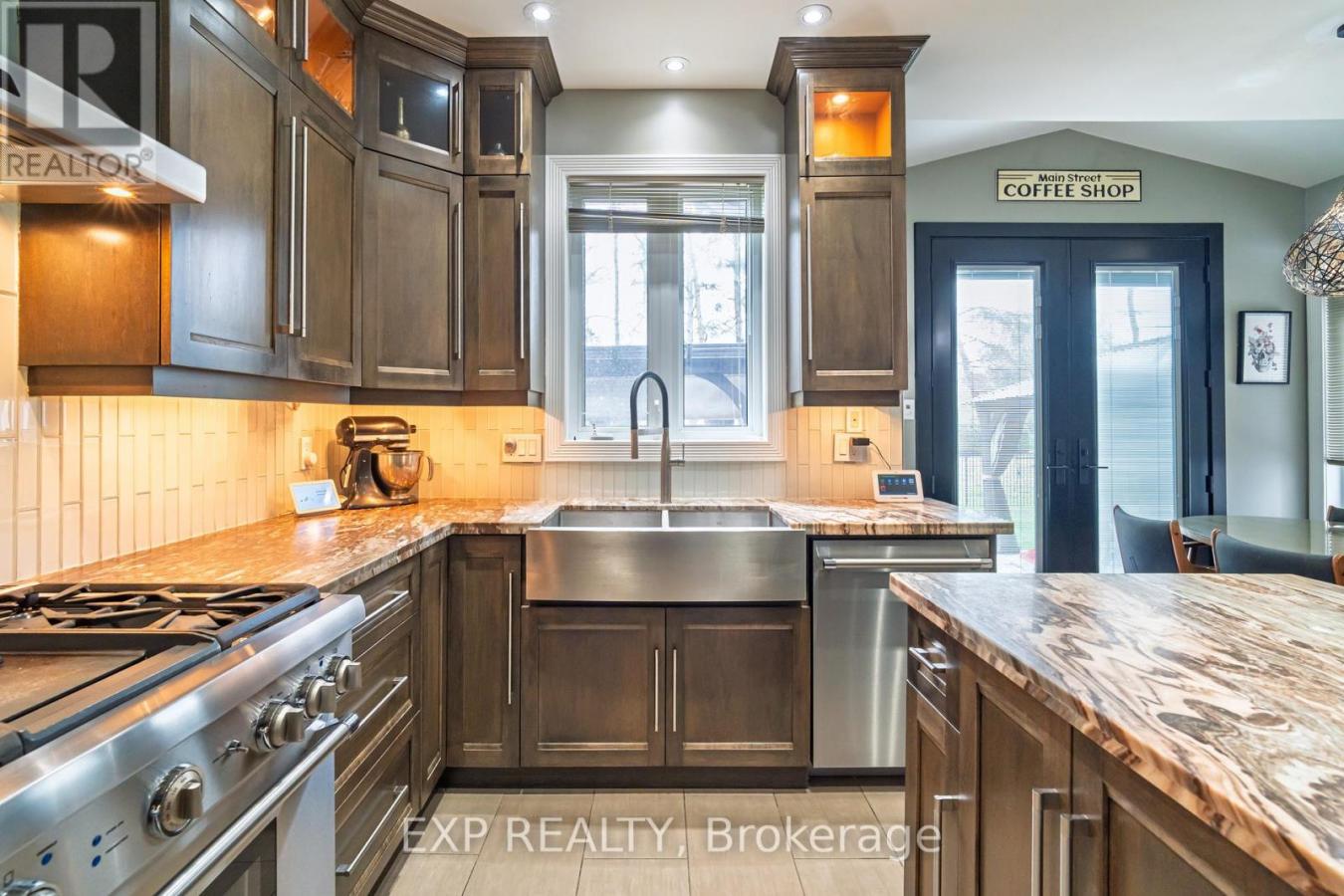 Ottawa, ON, K1V1H1, Canada, 3 Bedrooms Bedrooms, ,3 BathroomsBathrooms,Residential,For Sale,1946296