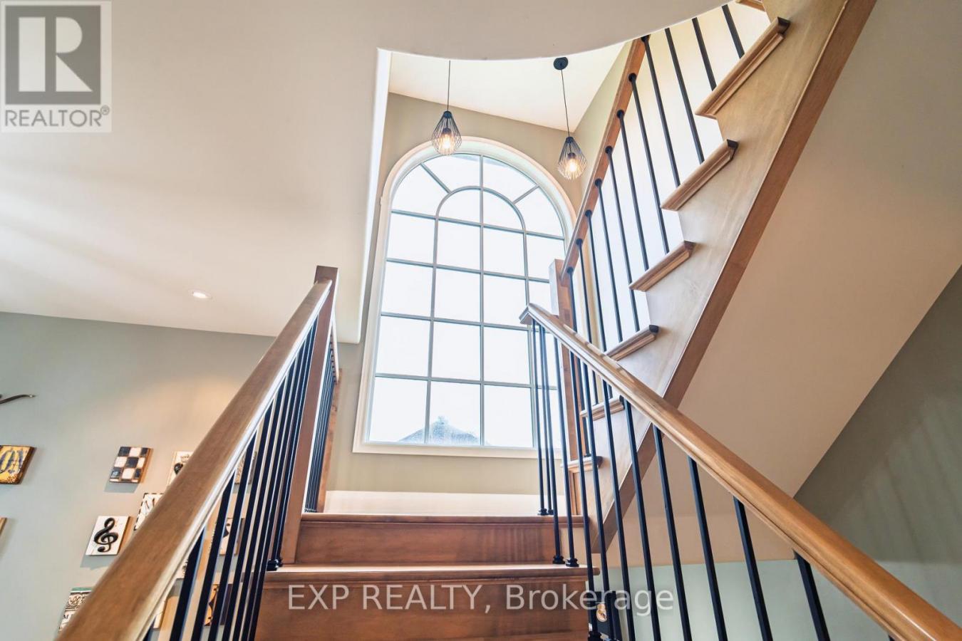 Ottawa, ON, K1V1H1, Canada, 3 Bedrooms Bedrooms, ,3 BathroomsBathrooms,Residential,For Sale,1946296