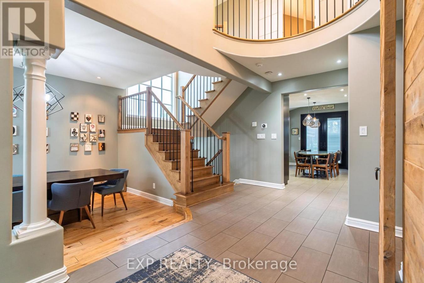 Ottawa, ON, K1V1H1, Canada, 3 Bedrooms Bedrooms, ,3 BathroomsBathrooms,Residential,For Sale,1946296