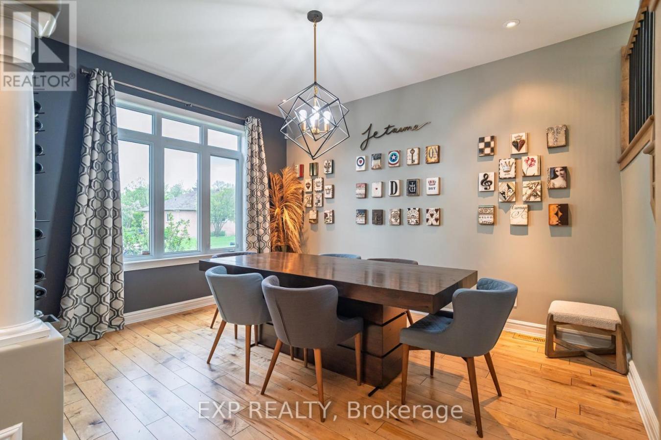 Ottawa, ON, K1V1H1, Canada, 3 Bedrooms Bedrooms, ,3 BathroomsBathrooms,Residential,For Sale,1946296