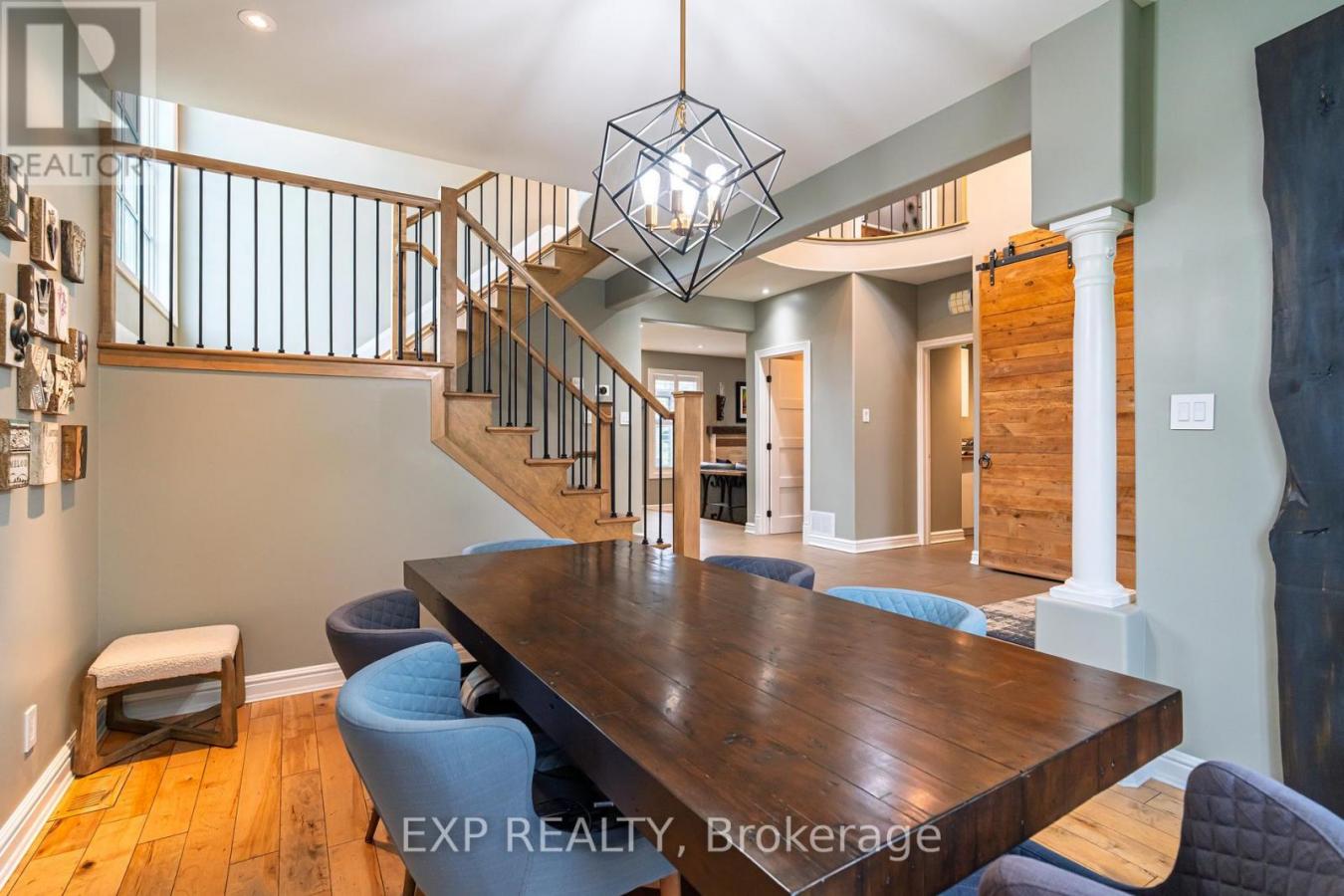 Ottawa, ON, K1V1H1, Canada, 3 Bedrooms Bedrooms, ,3 BathroomsBathrooms,Residential,For Sale,1946296