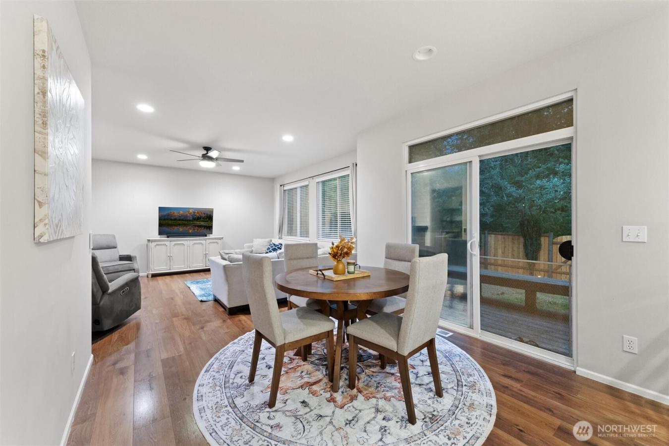 Renton, King, 98059, United States, 4 Bedrooms Bedrooms, ,2 BathroomsBathrooms,Residential,For Sale,1946295