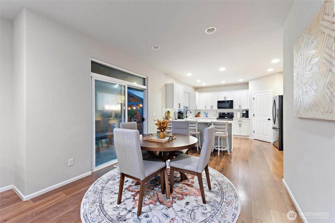 Renton, King, 98059, United States, 4 Bedrooms Bedrooms, ,2 BathroomsBathrooms,Residential,For Sale,1946295