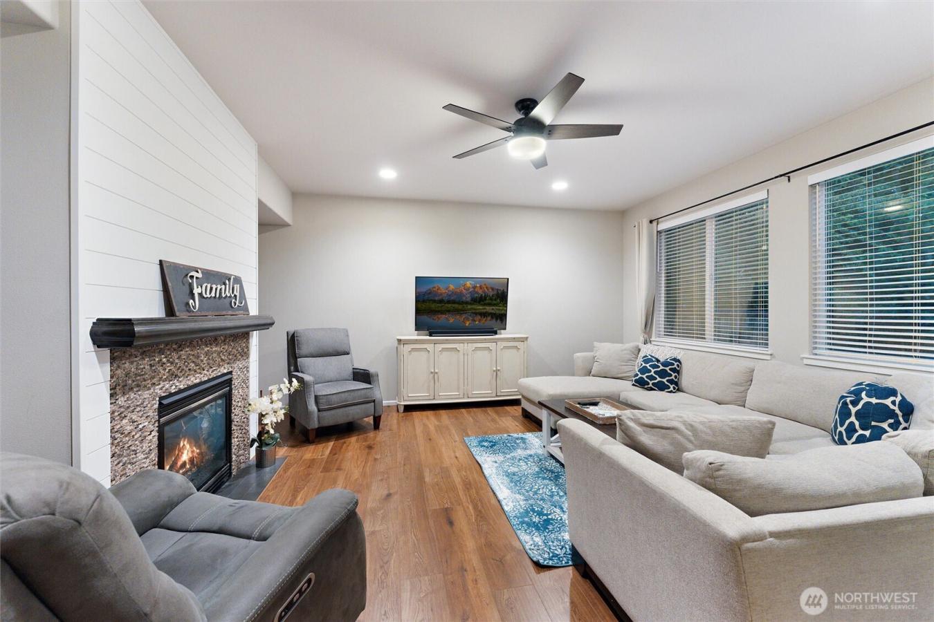 Renton, King, 98059, United States, 4 Bedrooms Bedrooms, ,2 BathroomsBathrooms,Residential,For Sale,1946295