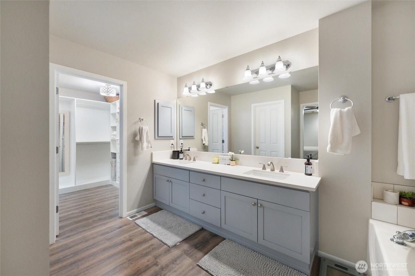 Renton, King, 98059, United States, 4 Bedrooms Bedrooms, ,2 BathroomsBathrooms,Residential,For Sale,1946295