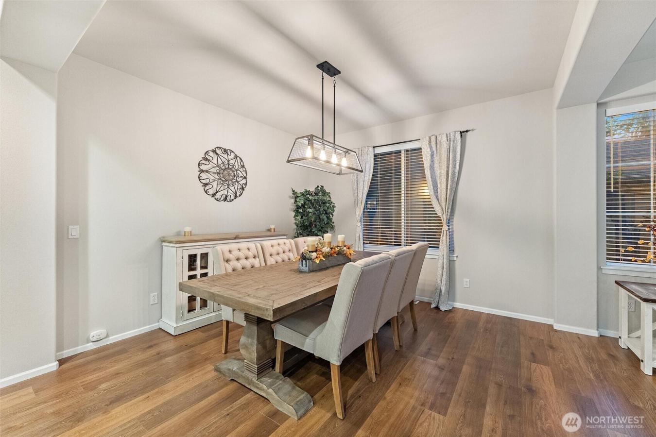 Renton, King, 98059, United States, 4 Bedrooms Bedrooms, ,2 BathroomsBathrooms,Residential,For Sale,1946295