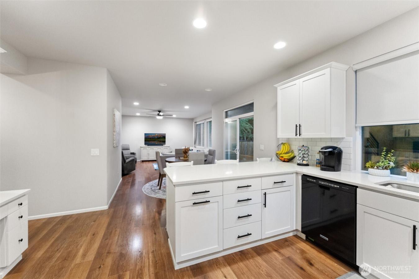 Renton, King, 98059, United States, 4 Bedrooms Bedrooms, ,2 BathroomsBathrooms,Residential,For Sale,1946295