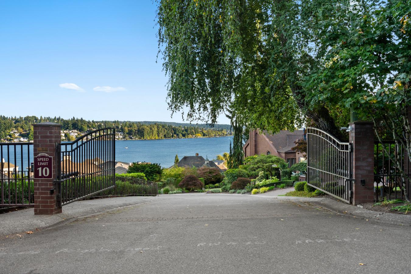 Kirkland, King, 98034, United States, 4 Bedrooms Bedrooms, ,2 BathroomsBathrooms,Residential,For Sale,1946294