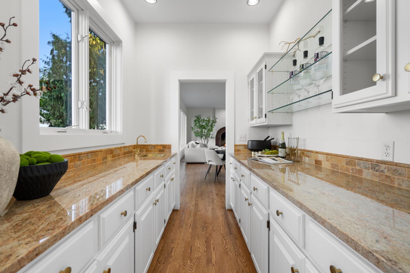 Kirkland, King, 98034, United States, 4 Bedrooms Bedrooms, ,2 BathroomsBathrooms,Residential,For Sale,1946294