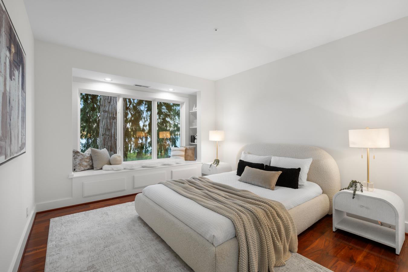 Kirkland, King, 98034, United States, 4 Bedrooms Bedrooms, ,2 BathroomsBathrooms,Residential,For Sale,1946294