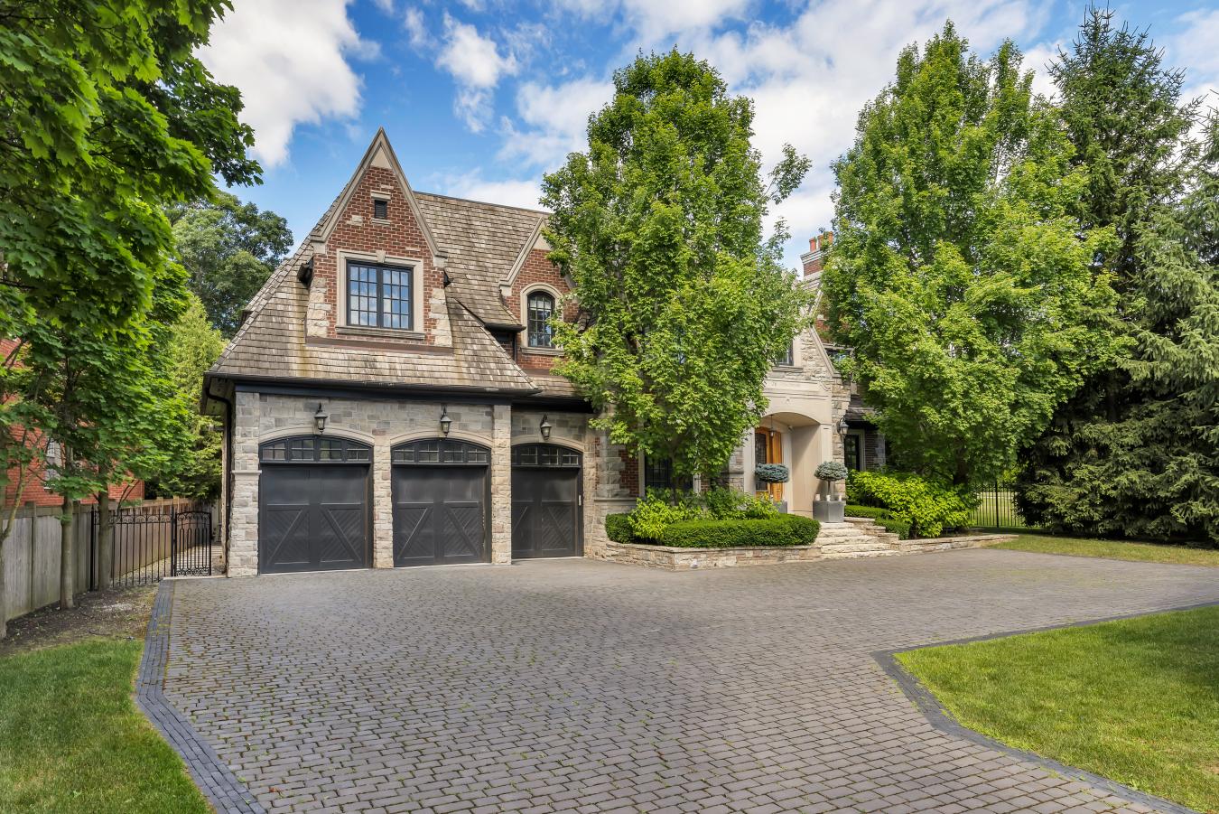 Toronto, ON, M2L 1C7, Canada, ,11 BathroomsBathrooms,Residential,For Sale,1945672