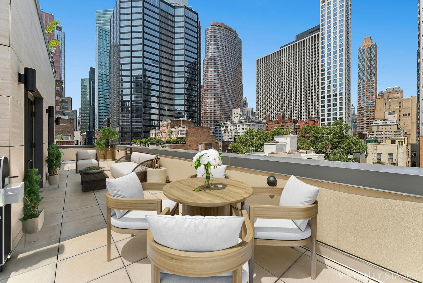 New York, New York, 10022, United States, 4 Bedrooms Bedrooms, ,3 BathroomsBathrooms,Residential,For Sale,1953218