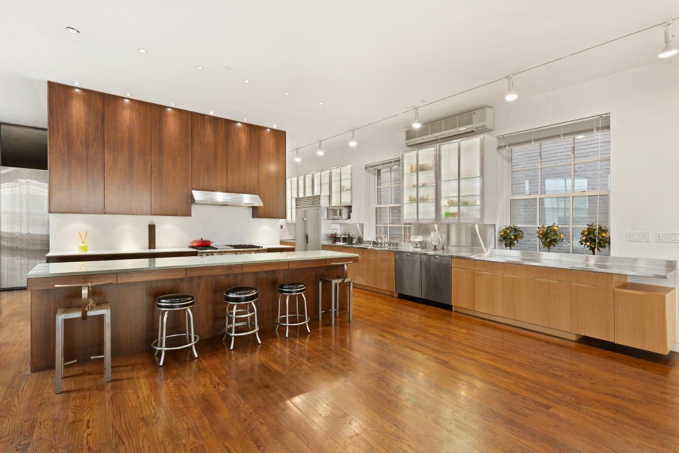 Soho, New York, 10012, United States, 1 Bedroom Bedrooms, ,2 BathroomsBathrooms,Residential,For Sale,1964664