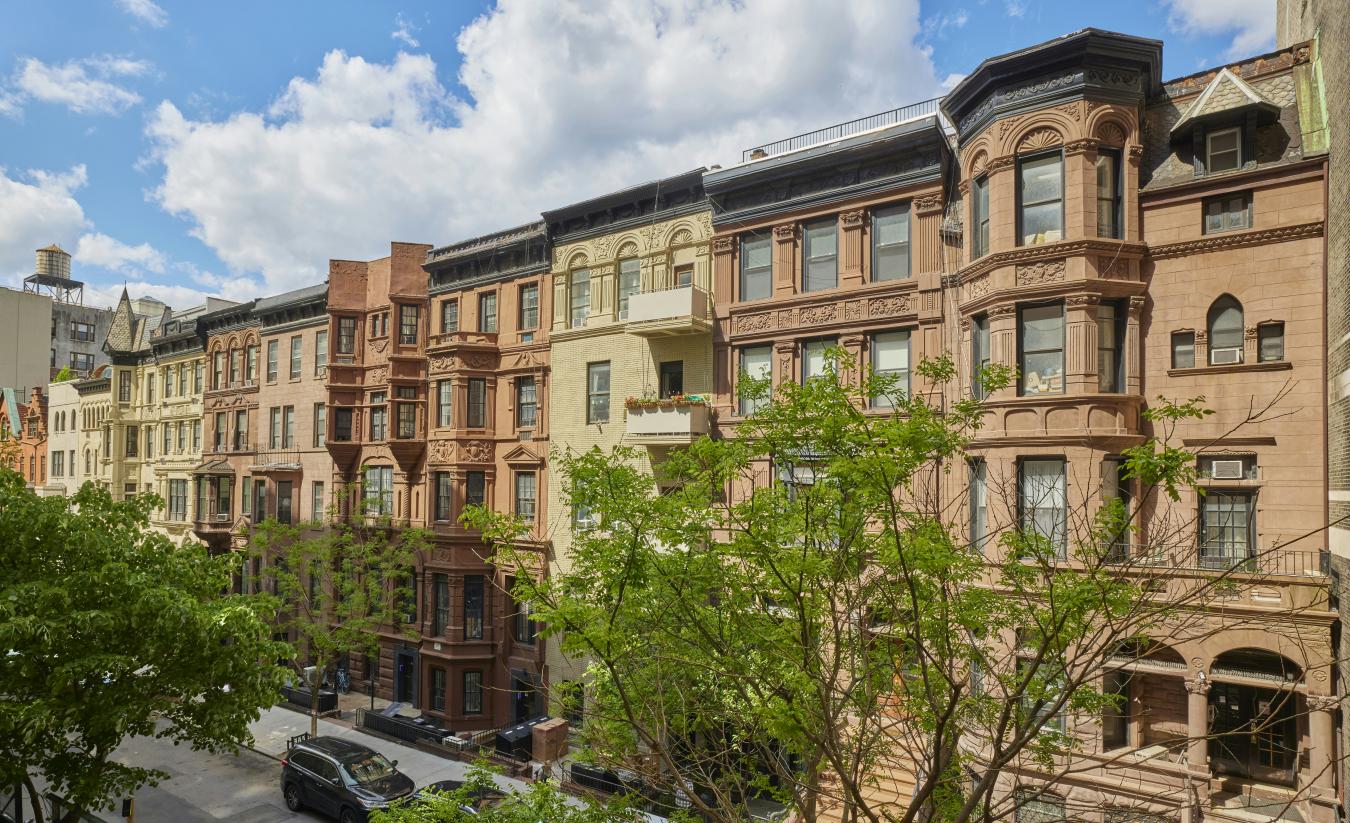 New York, New York, 10024, United States, 4 Bedrooms Bedrooms, ,3 BathroomsBathrooms,Residential,For Sale,1946283