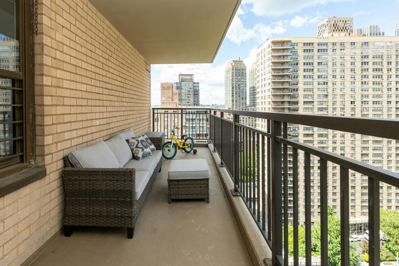 New York, New York, 10023, United States, 2 Bedrooms Bedrooms, ,2 BathroomsBathrooms,Residential,For Sale,1946277