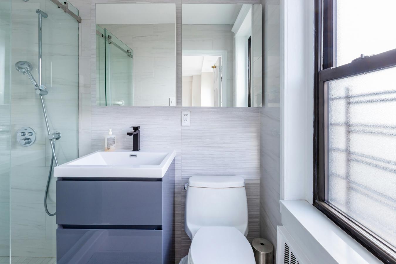 New York, New York, 10023, United States, 2 Bedrooms Bedrooms, ,2 BathroomsBathrooms,Residential,For Sale,1946277