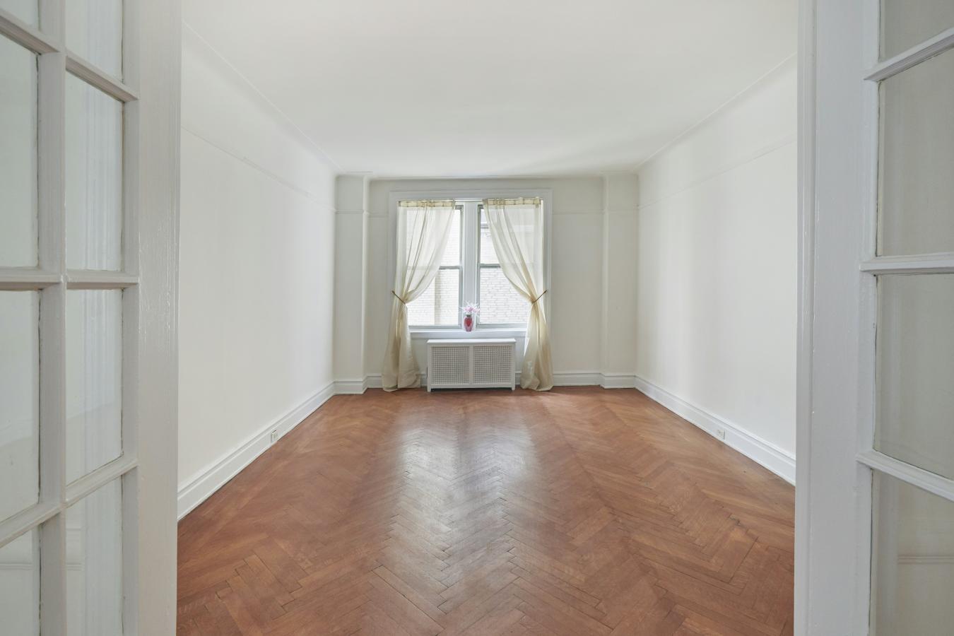 New York, New York, 10024, United States, 2 Bedrooms Bedrooms, ,2 BathroomsBathrooms,Residential,For Sale,1946274