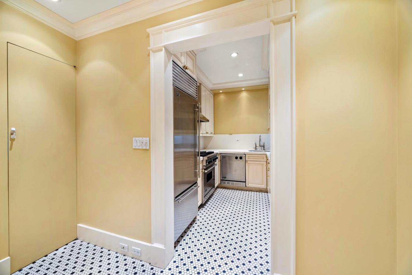 New York, New York, 10022, United States, 2 Bedrooms Bedrooms, ,2 BathroomsBathrooms,Residential,For Sale,1946268