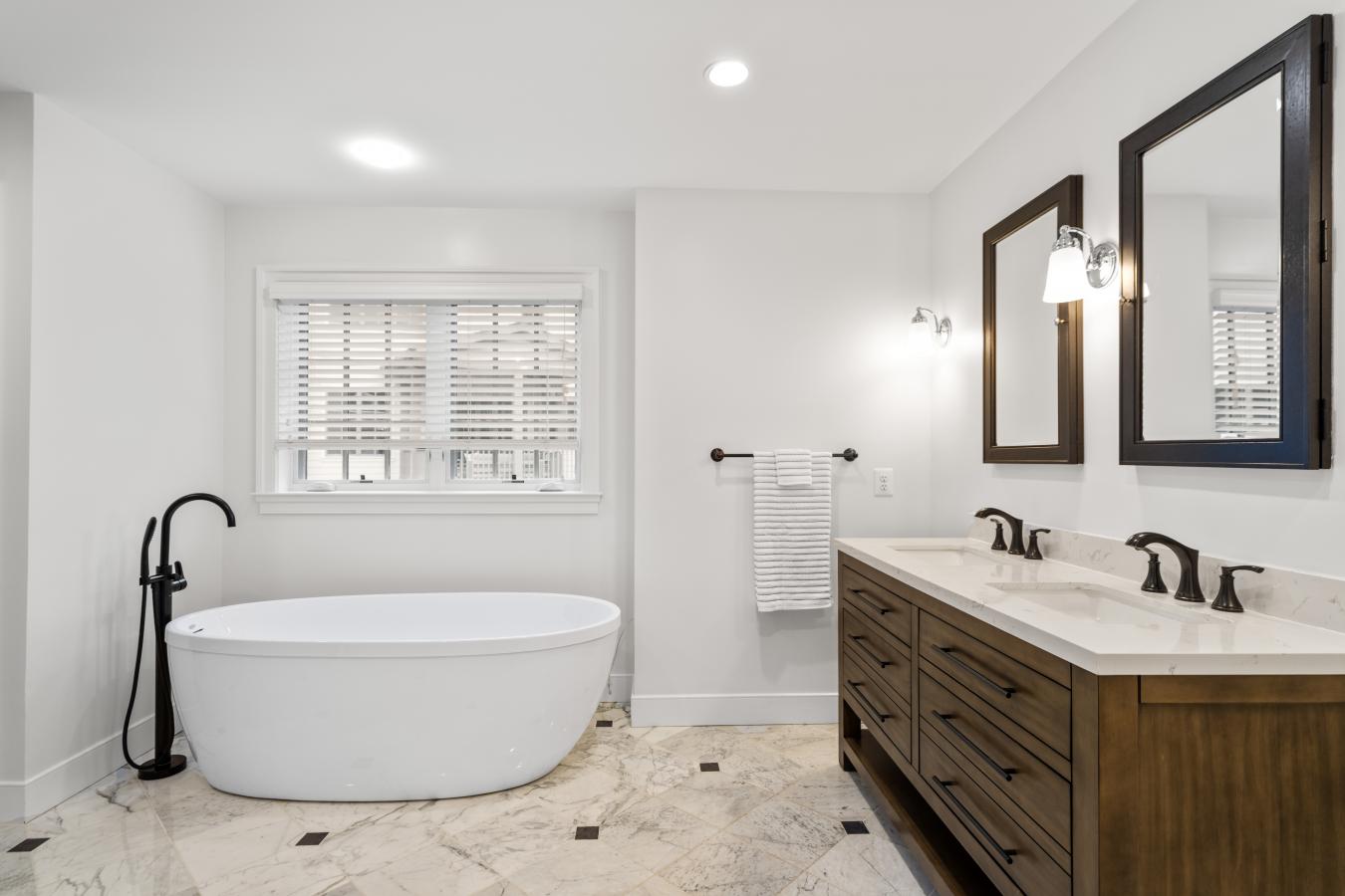 Arlington, Arlington, 22207, United States, 6 Bedrooms Bedrooms, ,3 BathroomsBathrooms,Residential,For Sale,1946492