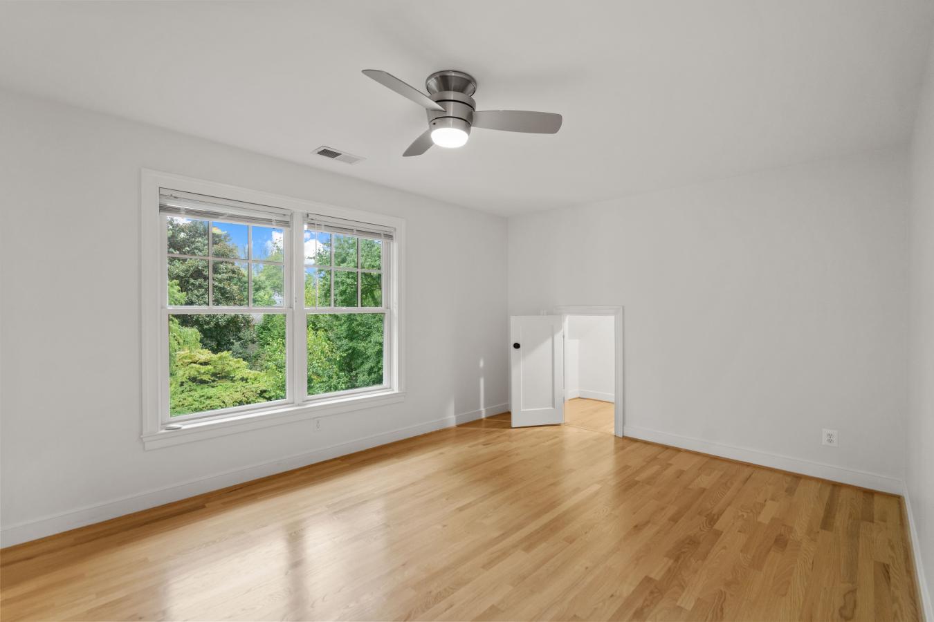 Arlington, Arlington, 22207, United States, 6 Bedrooms Bedrooms, ,3 BathroomsBathrooms,Residential,For Sale,1946492