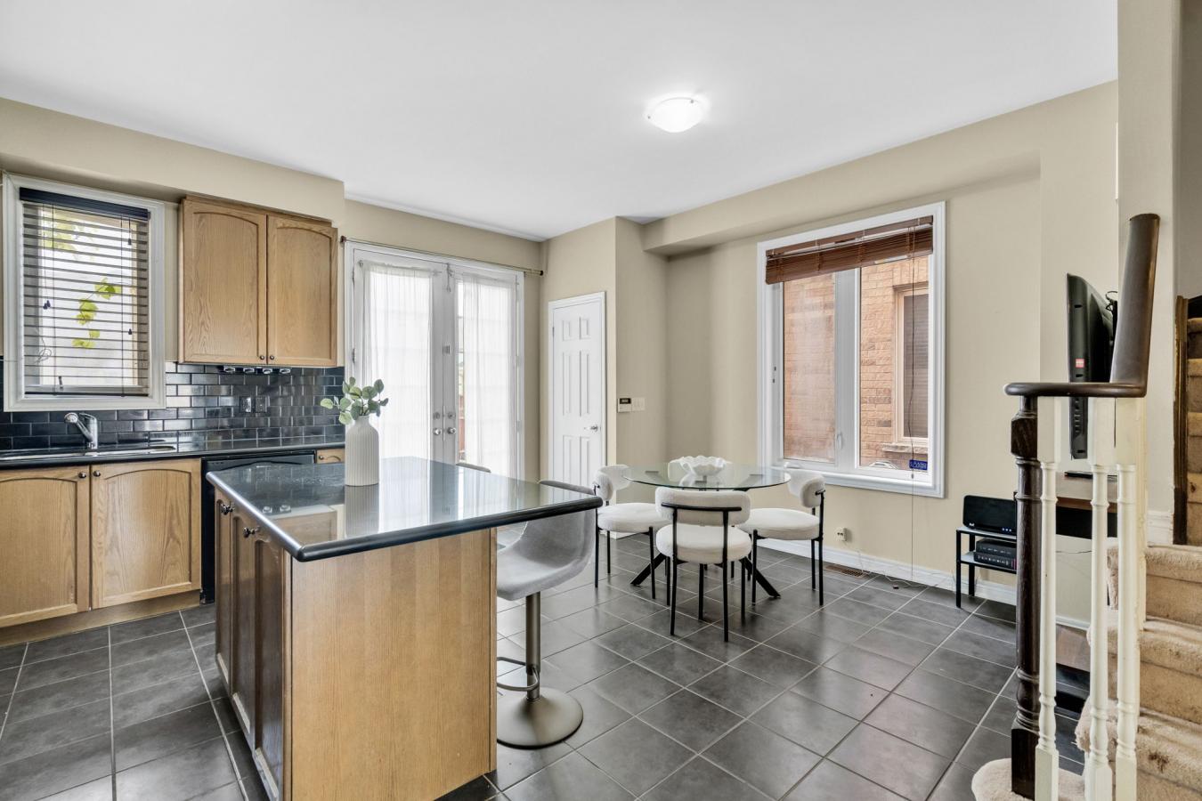 Markham, ON, L6B0N2, Canada, 3 Bedrooms Bedrooms, ,4 BathroomsBathrooms,Residential,For Sale,1946488