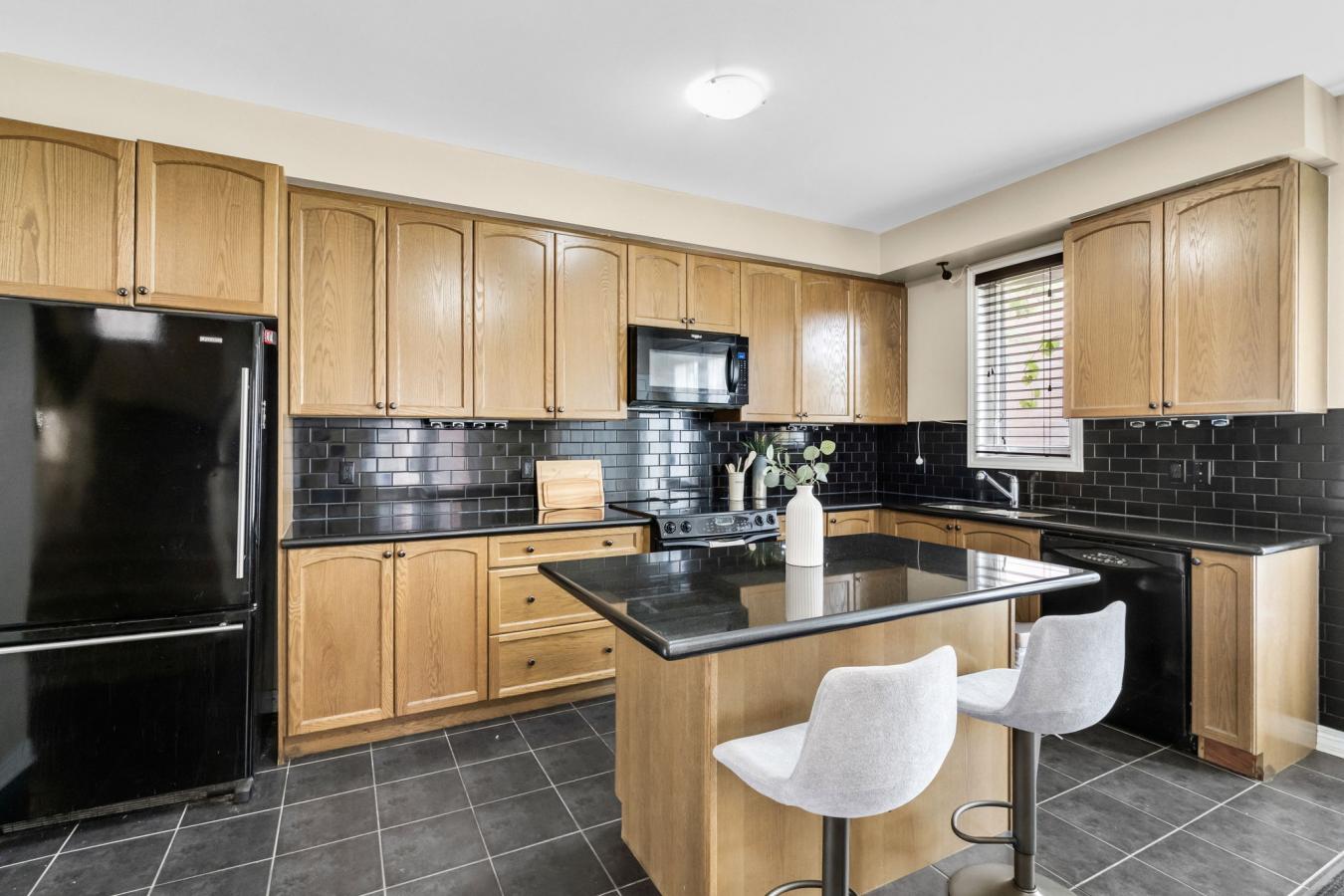 Markham, ON, L6B0N2, Canada, 3 Bedrooms Bedrooms, ,4 BathroomsBathrooms,Residential,For Sale,1946488