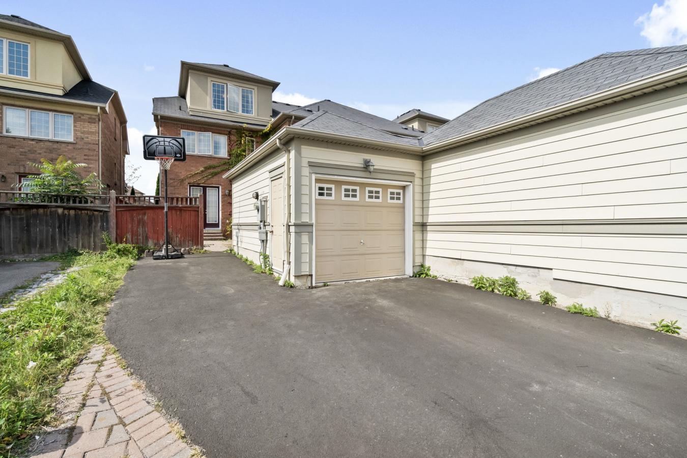 Markham, ON, L6B0N2, Canada, 3 Bedrooms Bedrooms, ,4 BathroomsBathrooms,Residential,For Sale,1946488