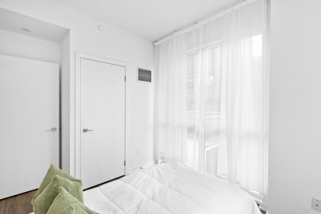 Toronto, ON, M2J0E3, Canada, 2 Bedrooms Bedrooms, ,2 BathroomsBathrooms,Residential,For Sale,1946487